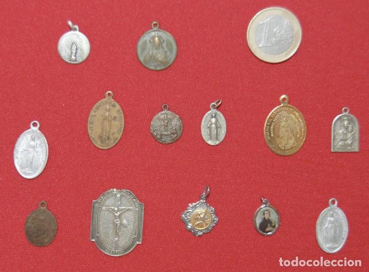 Antig&uuml;edades: Lote de medallas religiosas - Foto 1
