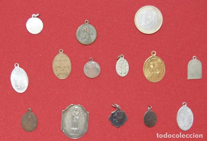 Antig&uuml;edades: Lote de medallas religiosas - Foto 2