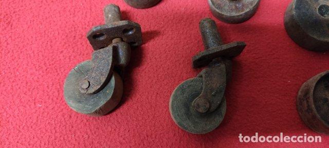 Antig&uuml;edades: ANTIGUO LOTE DE RUEDAS PARA SILLON - Foto 2