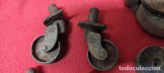 Antig&uuml;edades: ANTIGUO LOTE DE RUEDAS PARA SILLON - Foto 3