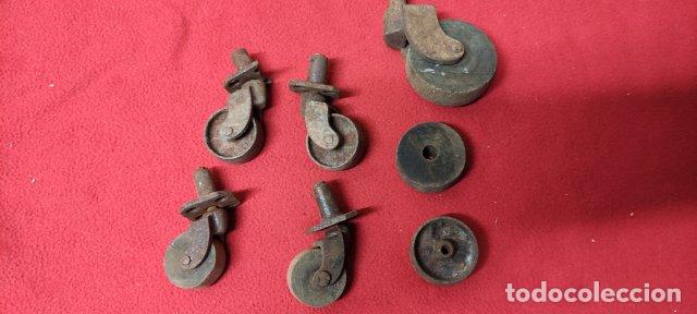 Antig&uuml;edades: ANTIGUO LOTE DE RUEDAS PARA SILLON - Foto 1