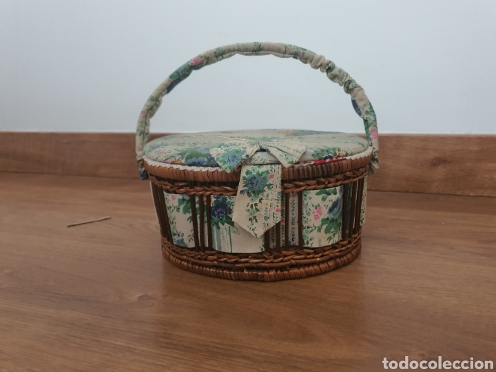 Antiquit&eacute;s: antiguo costurero .