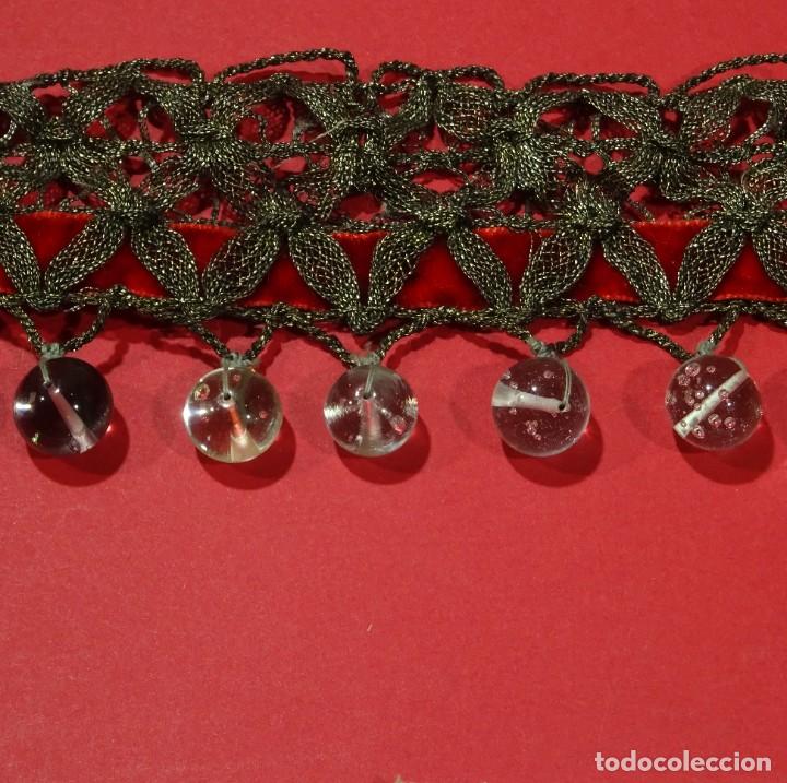 Antig&uuml;edades: Fleco Metalico con Cuentas de Cristal - Foto 1