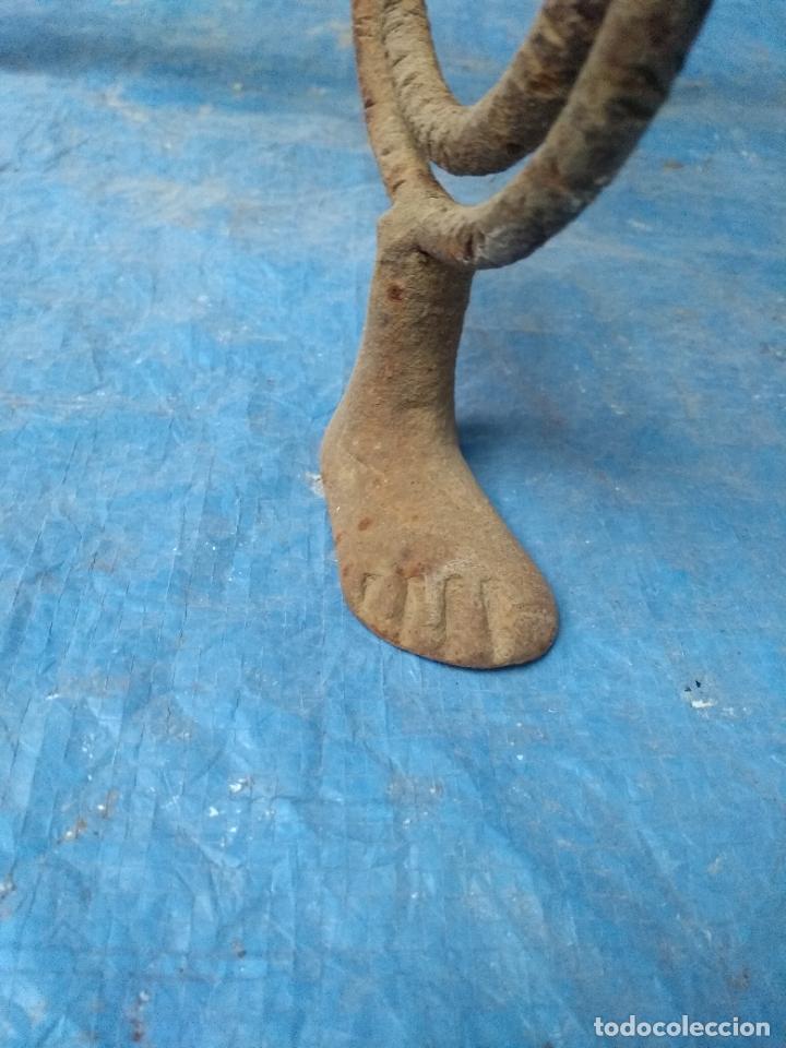 Antig&uuml;edades: Macetero antiguo de hierro. Artesano. - Foto 2