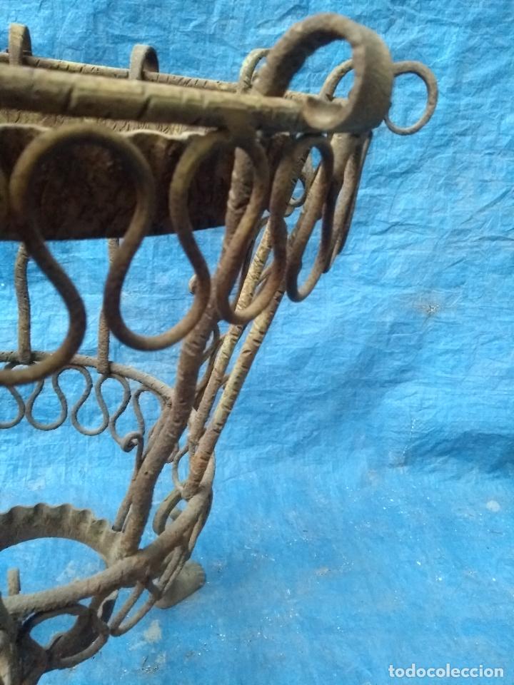 Antig&uuml;edades: Macetero antiguo de hierro. Artesano. - Foto 7