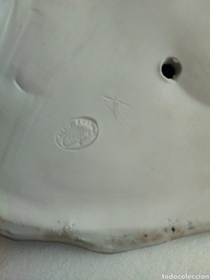 Antigüedades: Preciosa figura antigua cerámica Miguel cuño debajo la figura medidas 33x17 - Foto 5 - 299330058
