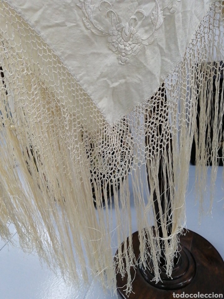 Antig&uuml;edades: Mant&oacute;n color crema. - Foto 3