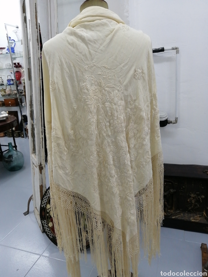 Antig&uuml;edades: Mant&oacute;n color crema. - Foto 1