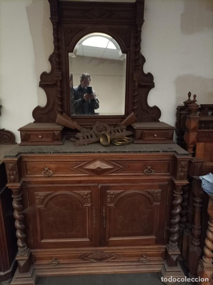 Antig&uuml;edades: Aparador de habitaci&oacute;n - Foto 1
