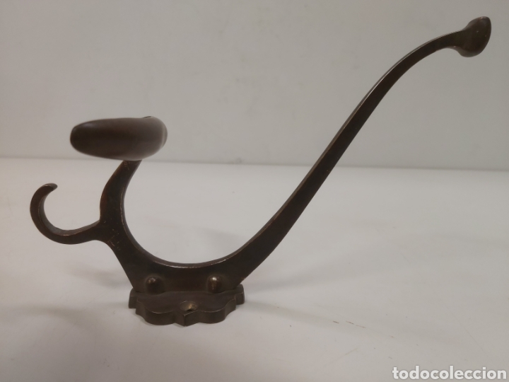 Antig&uuml;edades: Colgadores perchero bronce - Foto 2