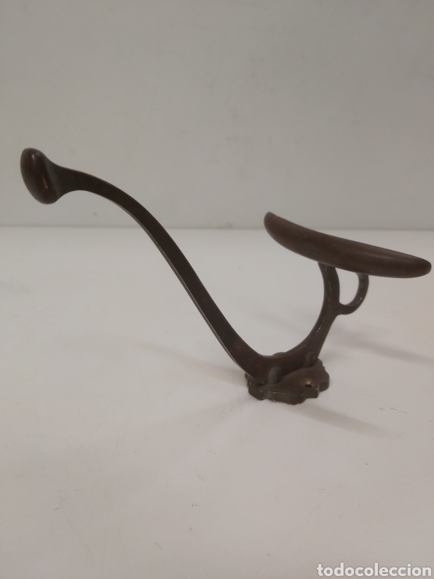 Antig&uuml;edades: Colgadores perchero bronce - Foto 3