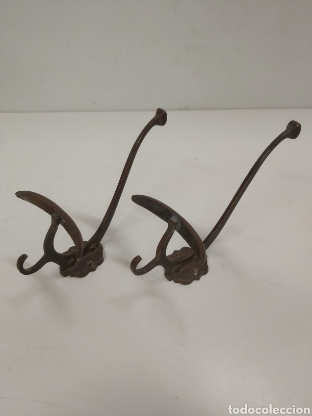 Antig&uuml;edades: Colgadores perchero bronce - Foto 1