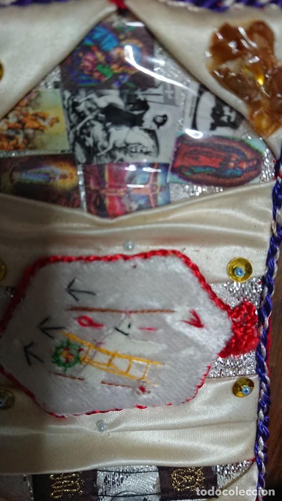 Antig&uuml;edades: CARTERA BOLSA CON ESCAPULARIOS Y COSAS RELIGIOSAS - Foto 4