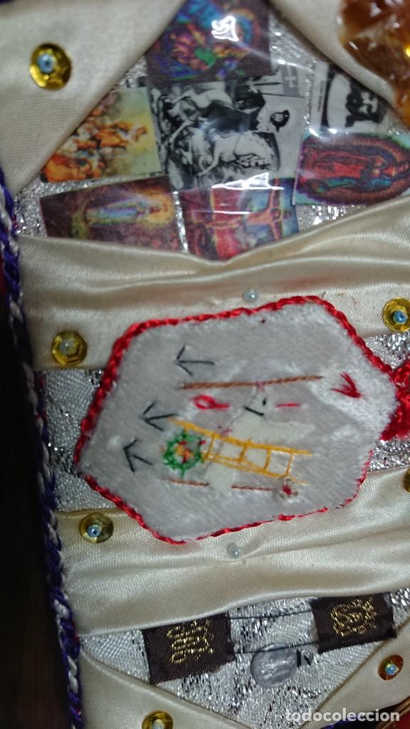 Antig&uuml;edades: CARTERA BOLSA CON ESCAPULARIOS Y COSAS RELIGIOSAS - Foto 5