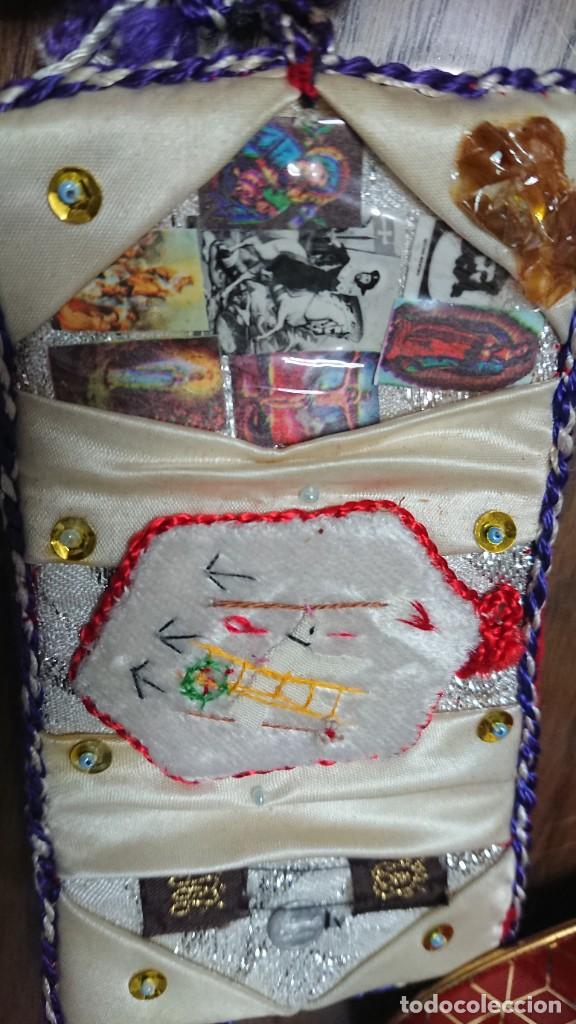 Antig&uuml;edades: CARTERA BOLSA CON ESCAPULARIOS Y COSAS RELIGIOSAS - Foto 6