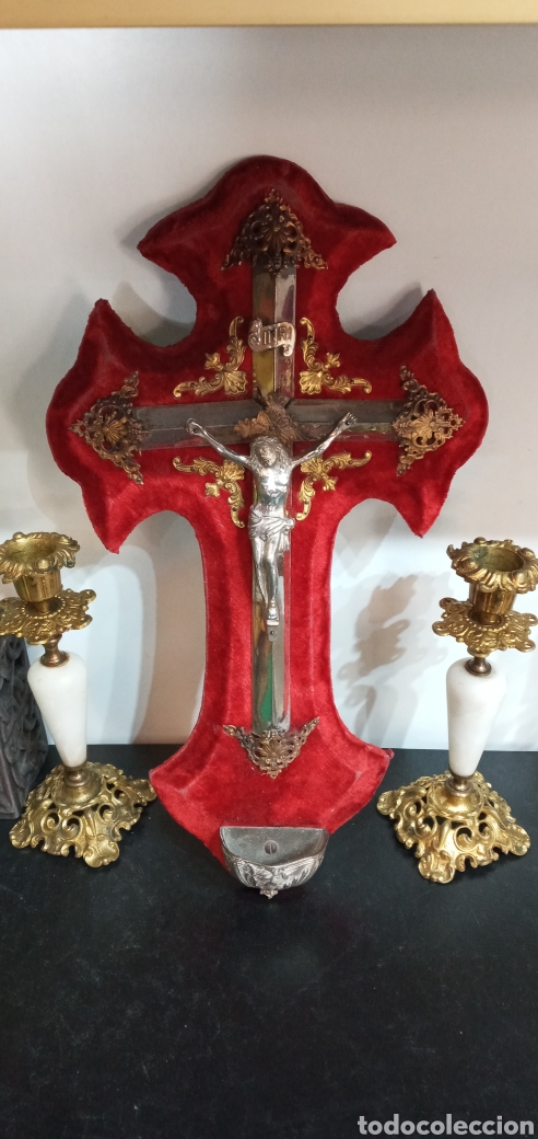 Antig&uuml;edades: ANTIGUA CRUZ BENDITERA/CRUCIFIJO TERCIOPELO ROJO+CANDELABROS BRONCE Y M&Aacute;RMOL.IGLESIA.RELIGIOSO.