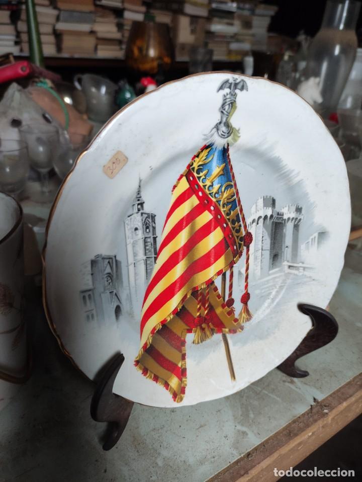 Antig&uuml;edades: Plato con bandera de Valencia - Foto 1
