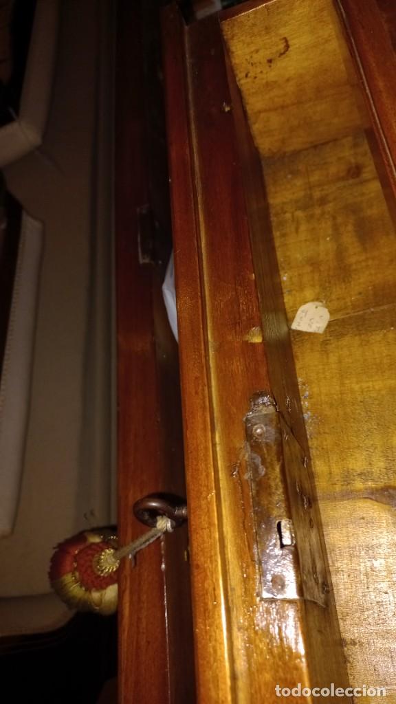 Antig&uuml;edades: Comoda, cajonera Carlos IV - Foto 6
