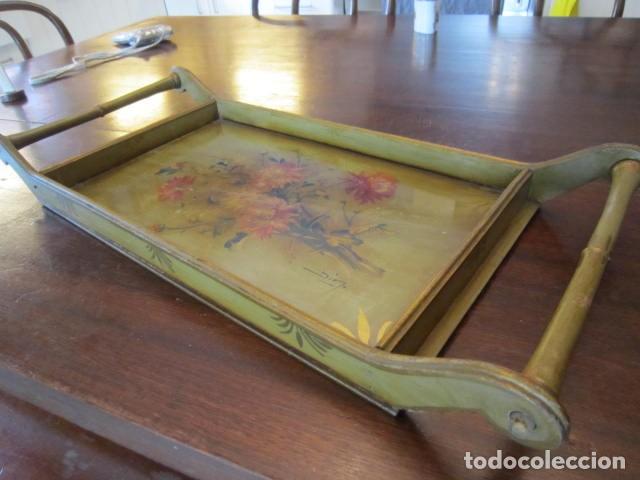 Antig&uuml;edades: Bandeja pintada a mano con cristal - Foto 1