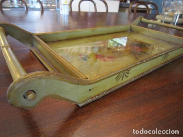 Antig&uuml;edades: Bandeja pintada a mano con cristal - Foto 2