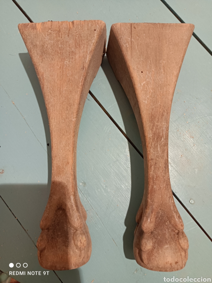 Antig&uuml;edades: Pareja de patas de madera en forma de garra - Foto 1