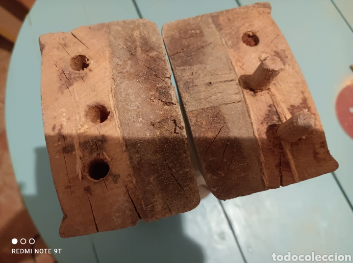 Antig&uuml;edades: Pareja de patas de madera en forma de garra - Foto 4