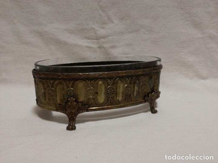 Antig&uuml;edades: ANTIGUO CENTRO DE MESA DE BRONCE / LATON CON RECIPIENTE DE CRISTAL - Foto 1