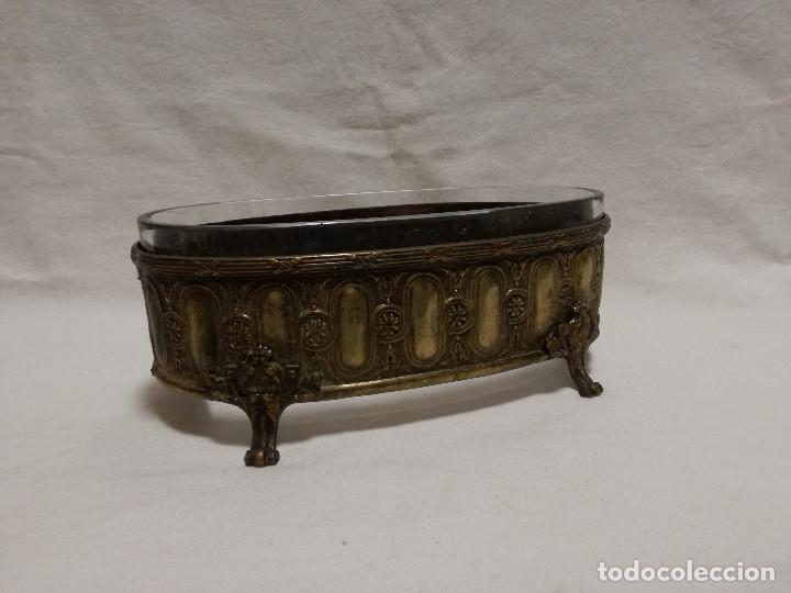 Antig&uuml;edades: ANTIGUO CENTRO DE MESA DE BRONCE / LATON CON RECIPIENTE DE CRISTAL - Foto 4