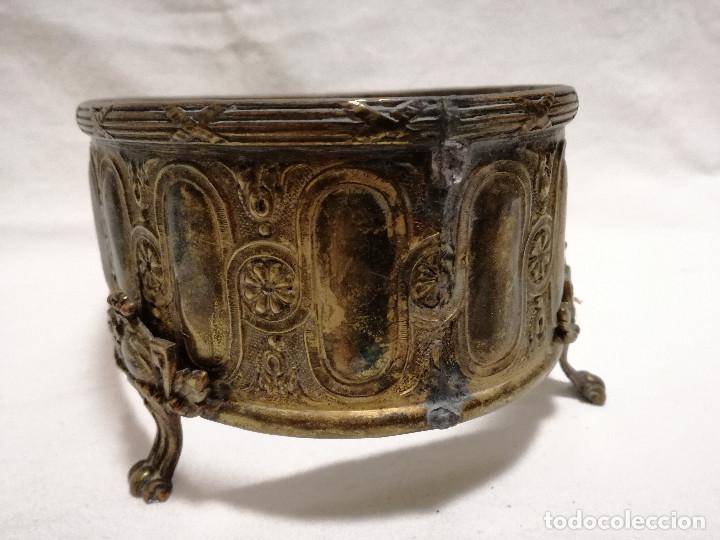 Antig&uuml;edades: ANTIGUO CENTRO DE MESA DE BRONCE / LATON CON RECIPIENTE DE CRISTAL - Foto 12