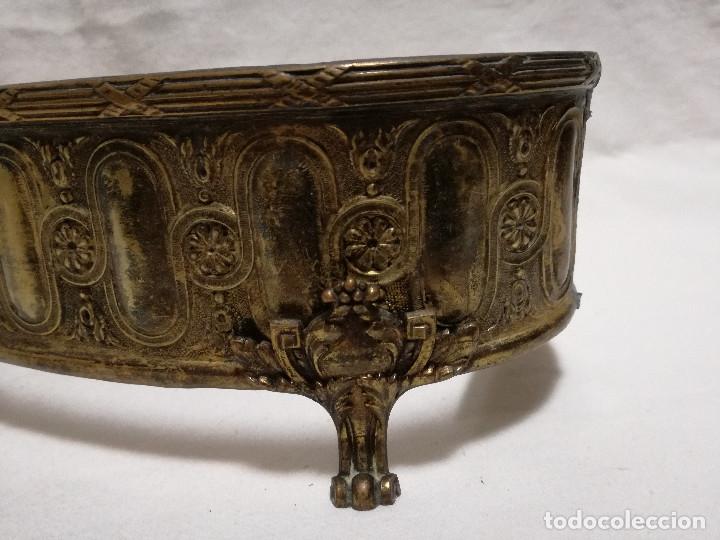 Antig&uuml;edades: ANTIGUO CENTRO DE MESA DE BRONCE / LATON CON RECIPIENTE DE CRISTAL - Foto 13