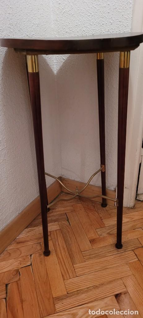Antig&uuml;edades: Mesa auxiliar o rinconera. Creo que es Art Dec&ograve;
