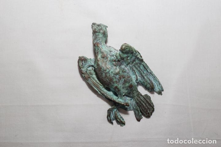 Antiques: P&aacute;jaro de bronce