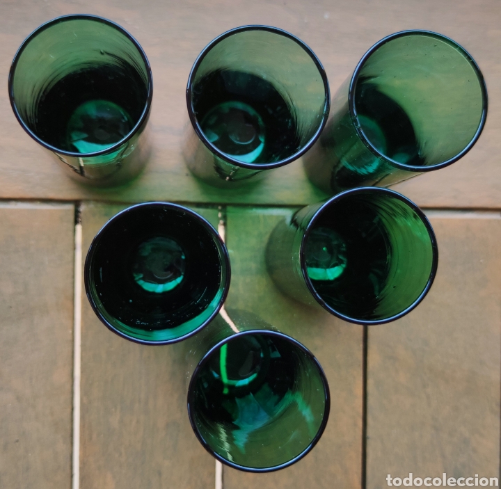 Antig&uuml;edades: VASITOS DE LICOR DE CRISTAL VERDE - Foto 4