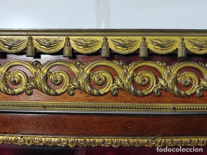 Antigüedades: Bonita Vitrina - Napoleón III, Francia - Madera y Bronce - Interior Iluminado - S. XIX - Foto 14 - 300793563