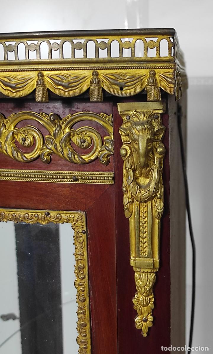 Antigüedades: Bonita Vitrina - Napoleón III, Francia - Madera y Bronce - Interior Iluminado - S. XIX - Foto 21 - 300793563