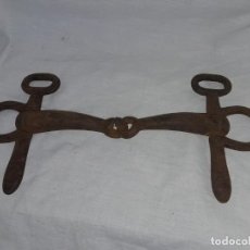 Antiquités: ANTIGUO BOCADO PARA CABALLO DE HIERRO FORJADO SIGLO XIX. Lote 300894238