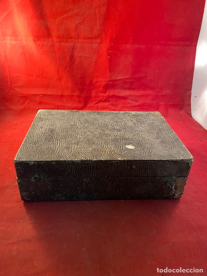 Antig&uuml;edades: Antigua caja madera forrada - Foto 2