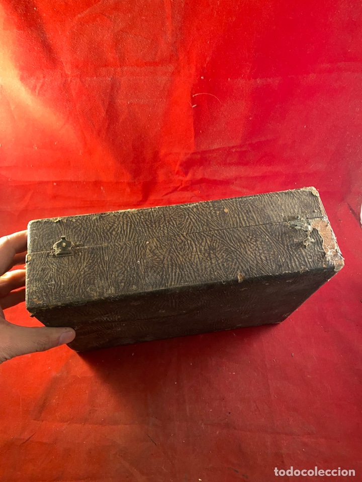 Antig&uuml;edades: Antigua caja madera forrada - Foto 3