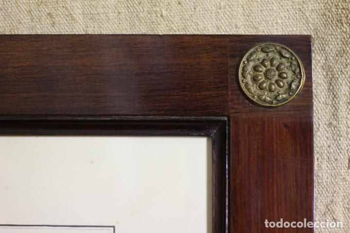 Antig&uuml;edades: marco de madera con grabado - Foto 4