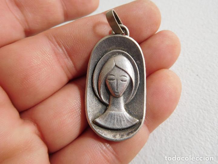 Antig&uuml;edades: Medalla de plata religiosa virgen - Foto 1