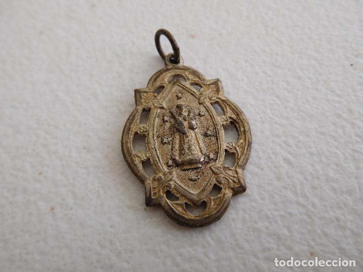 Antig&uuml;edades: Medalla de virgen a identificar - Foto 1