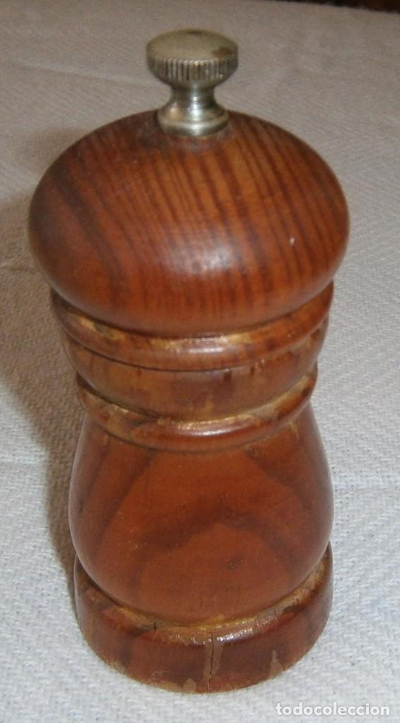 Antiques: molinillo pimentero de madera 11 cms de alto