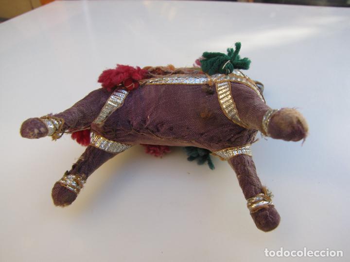 Antig&uuml;edades: 21.- Colecci&oacute;n de antiguos dromedarios. - Foto 4