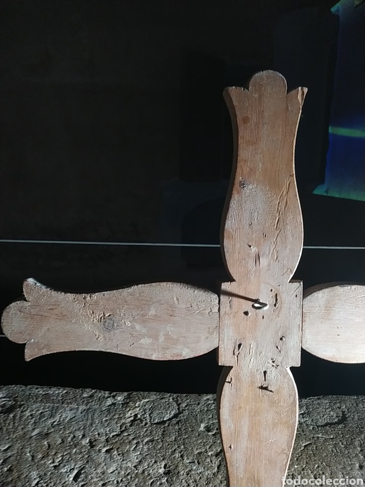 Antig&uuml;edades: Cruz de madera y lienzo pintado antigua - Foto 3
