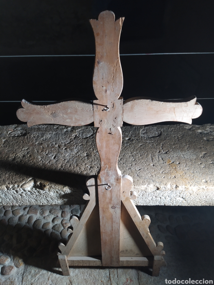Antig&uuml;edades: Cruz de madera y lienzo pintado antigua - Foto 4