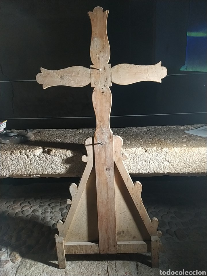 Antig&uuml;edades: Cruz de madera y lienzo pintado antigua - Foto 5