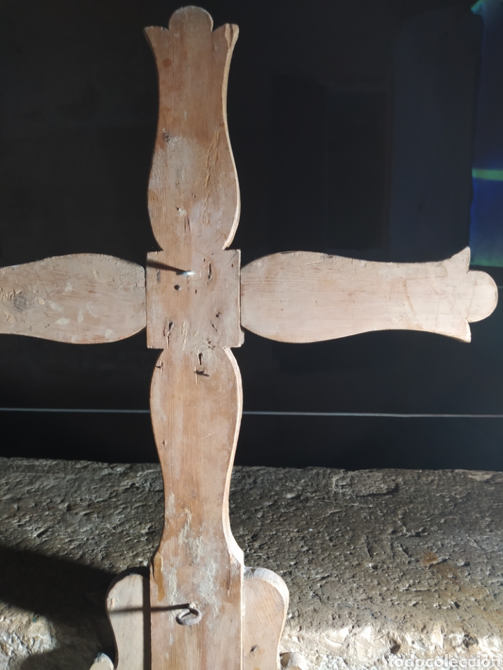 Antig&uuml;edades: Cruz de madera y lienzo pintado antigua - Foto 7