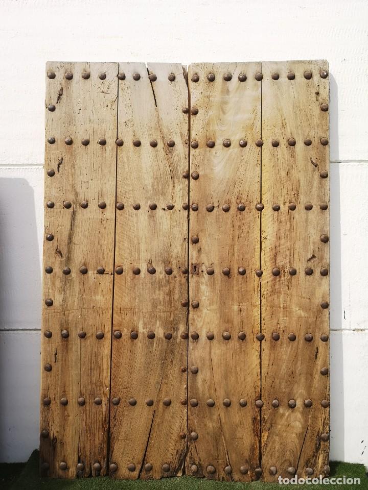 Oggetti Antichi: Port&oacute;n antiguo de dos hojas de Nogal