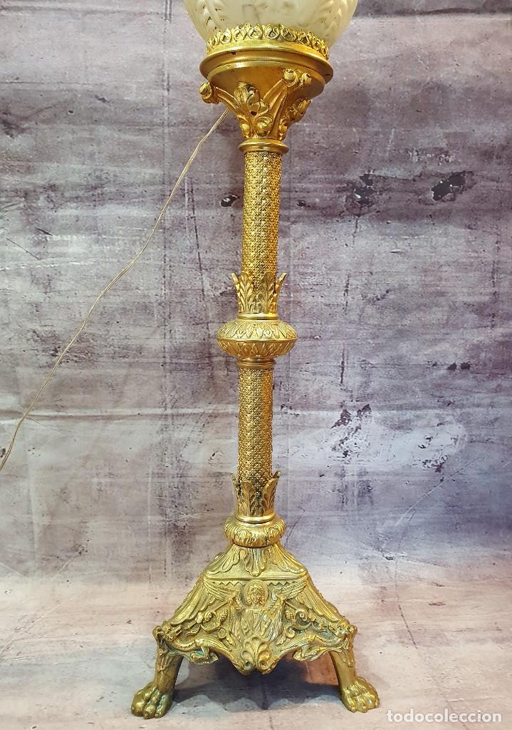 Antig&uuml;edades: HACHERO QUINQUE EN RELIEVE DE LATON Y BRONCE - Foto 2