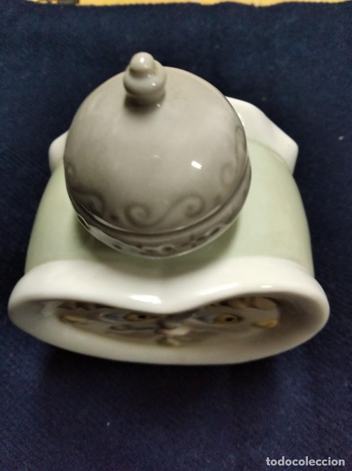 Antig&uuml;edades: Hucha reloj porcelana - Foto 2
